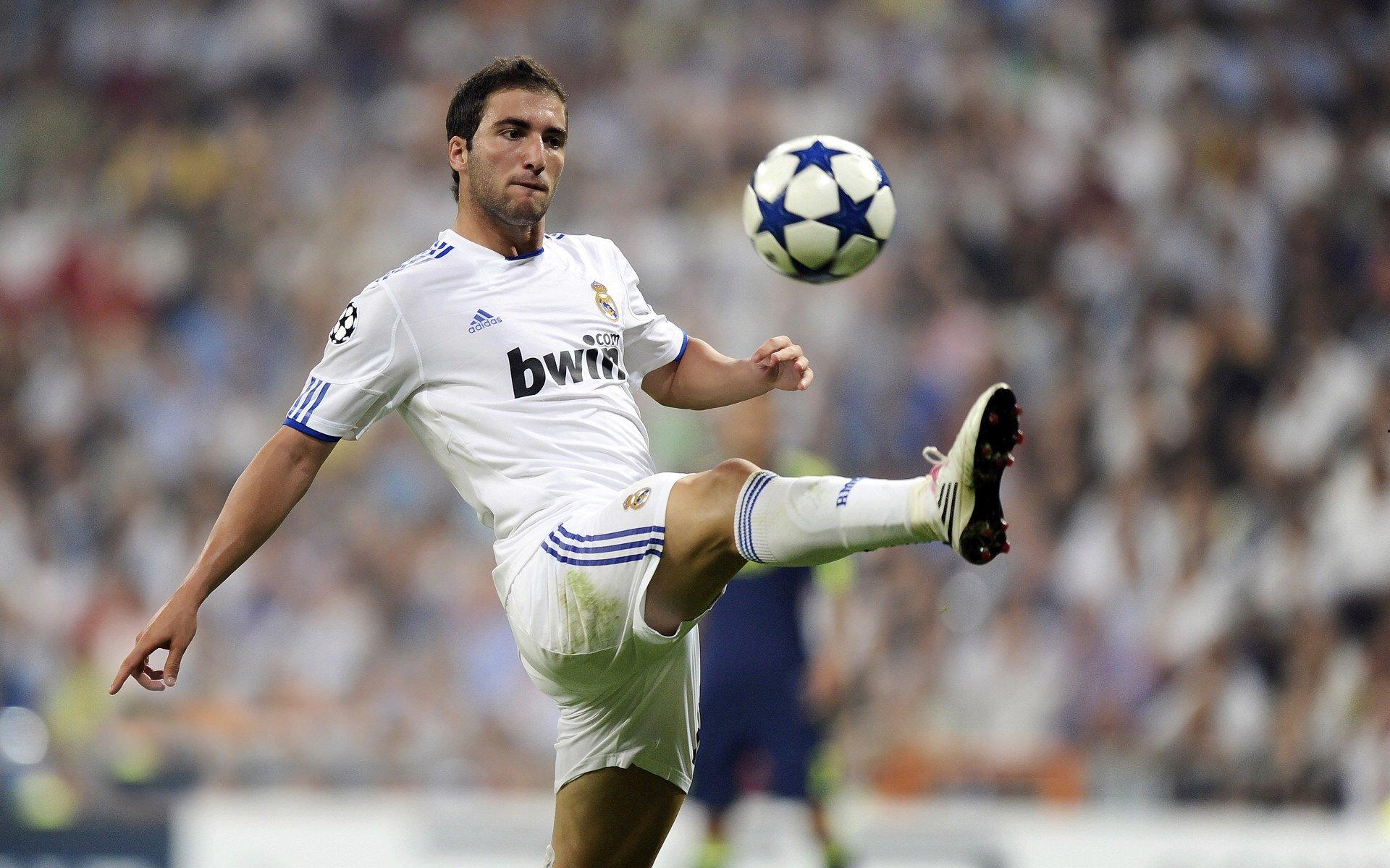 安东尼直言在曼联遭遇冷待，俱乐部缺乏基本